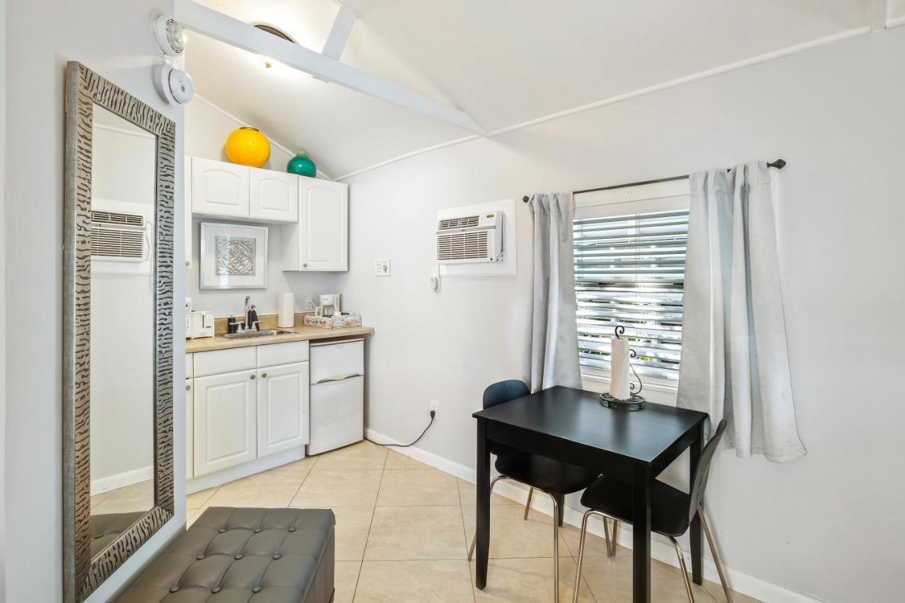 Kona Kai Oasis Bed & Breakfast Key West Bagian luar foto